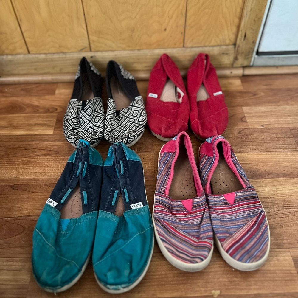 Toms Women's Slippers - Red, Blue, Black & White